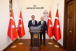 Çalışma ve Sosyal Güvenlik Bakanı Gardiyanoğlu, Antalya Valiliği’ni ziyaret etti