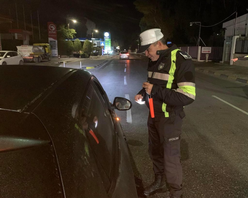KKTC genelindeki trafik denetimlerinde 321 rapor, 34 araca trafikten men, 4 tutuklu…