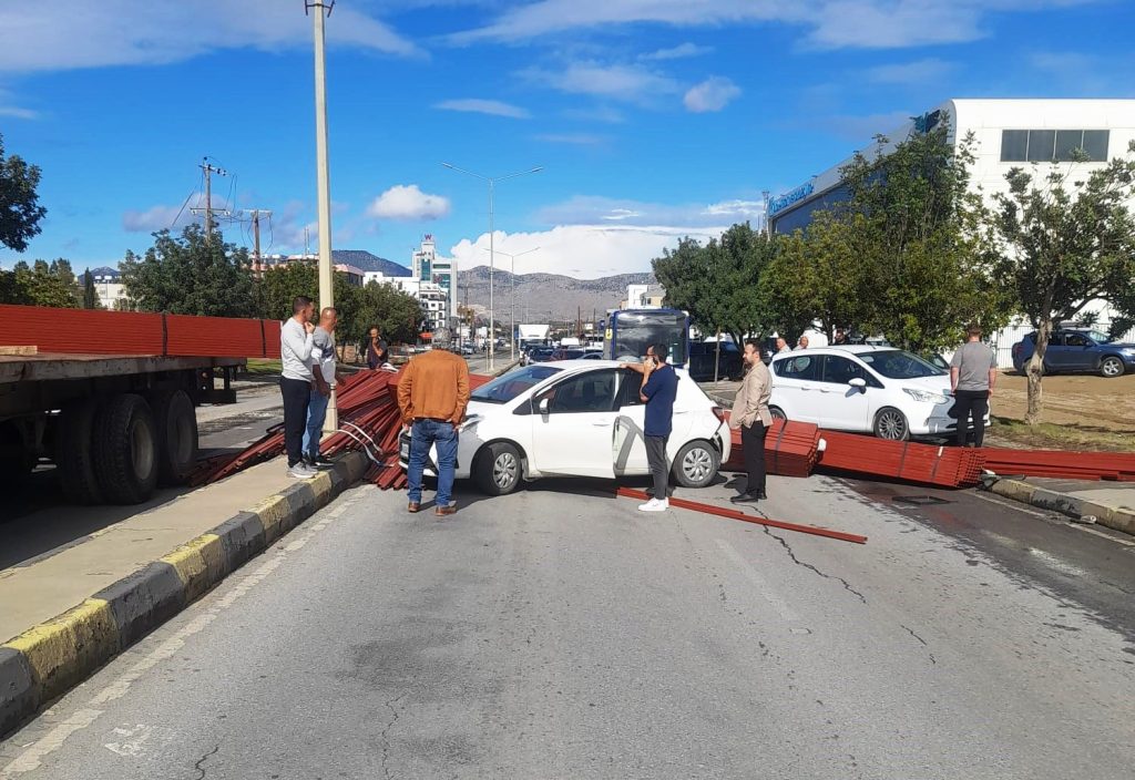 Ülke genelinde meydana gelen 3 trafik kazasında 4 kişi yaralandı