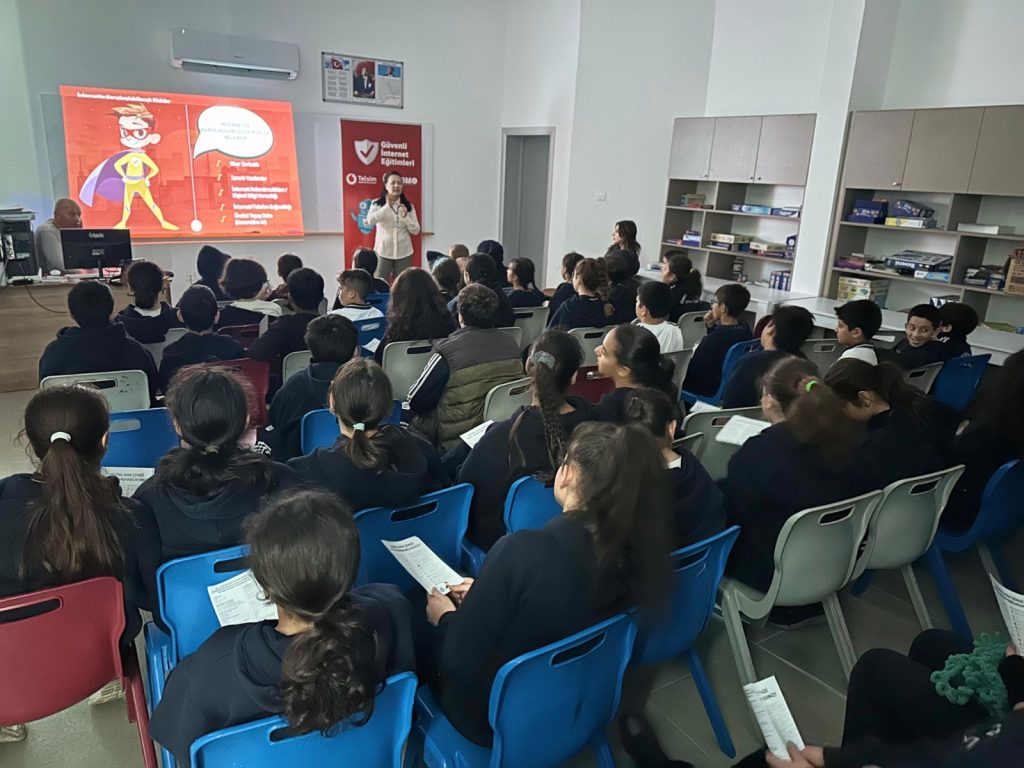 “Güvenli İnternet Eğitim Seminerleri” tüm ortaokul 6. sınıflarda verilmeye başlandı