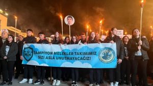 #isiasortakdavamız  Kıbrıs Türk halkı Gazimağusa’da tek yürek