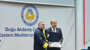 DAÜ’nün başarılı akademisyenlerine düzenlenen törenle ödülleri verildi