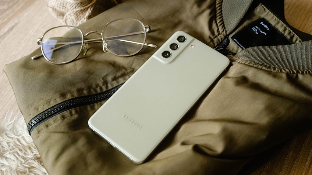 Galaxy S21 FE için Aralık 2024 güncellemesi yayında