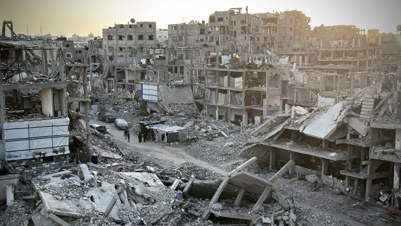 Katil İsrail Gazze’de hastane çevresine saldırdı: 33 kişi hayatını kaybetti
