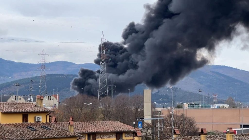 İtalya’da ENI’ye ait petrol rafinerisinde patlama: 2 kişi öldü, 8 kişi yaralandı