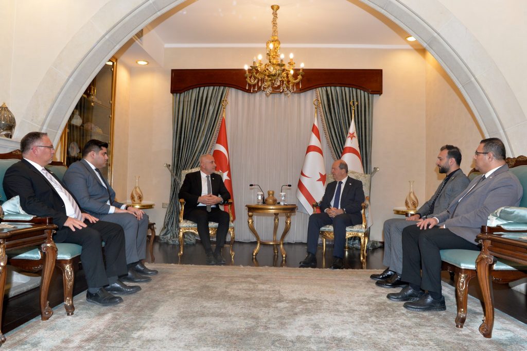 Cumhurbaşkanı Tatar Uluslararası  Demokratlar Birlik Başkanı Yardımcısı ve beraberindeki heyeti kabul etti