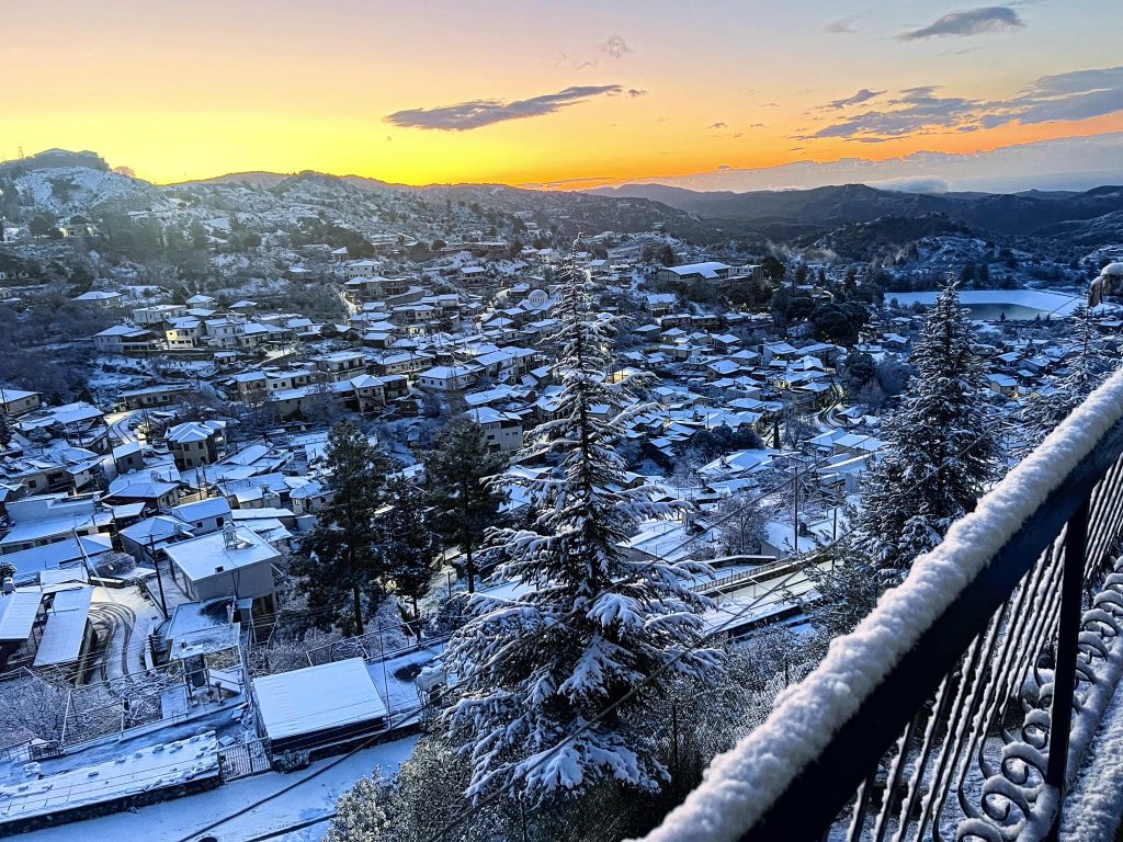 Trodos’da kar yağışı etkili oluyor