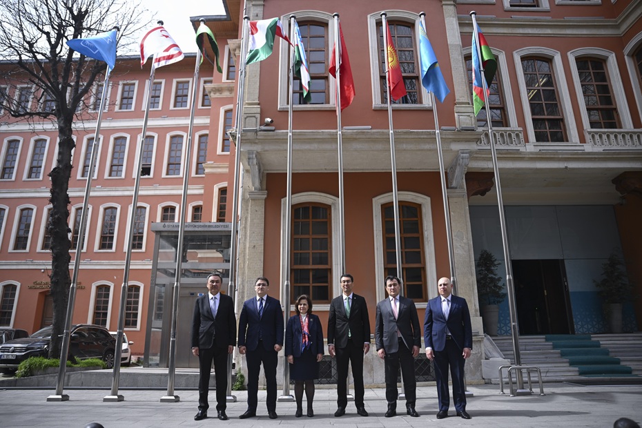 Türk Devletleri Teşkilatının yenilenen bayrağı nedeniyle İstanbul’da bayrak çekme töreni düzenlendi