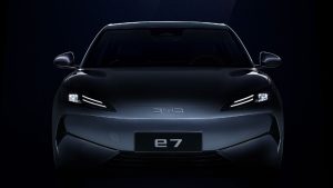 BYD, yeni elektrikli sedanı e7’yi görücüye çıkardı!