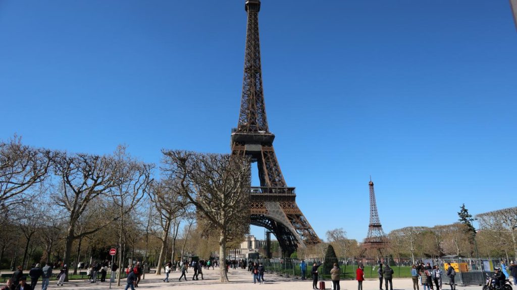 Paris’te referandum: 500 cadde trafiğe kapatılacak