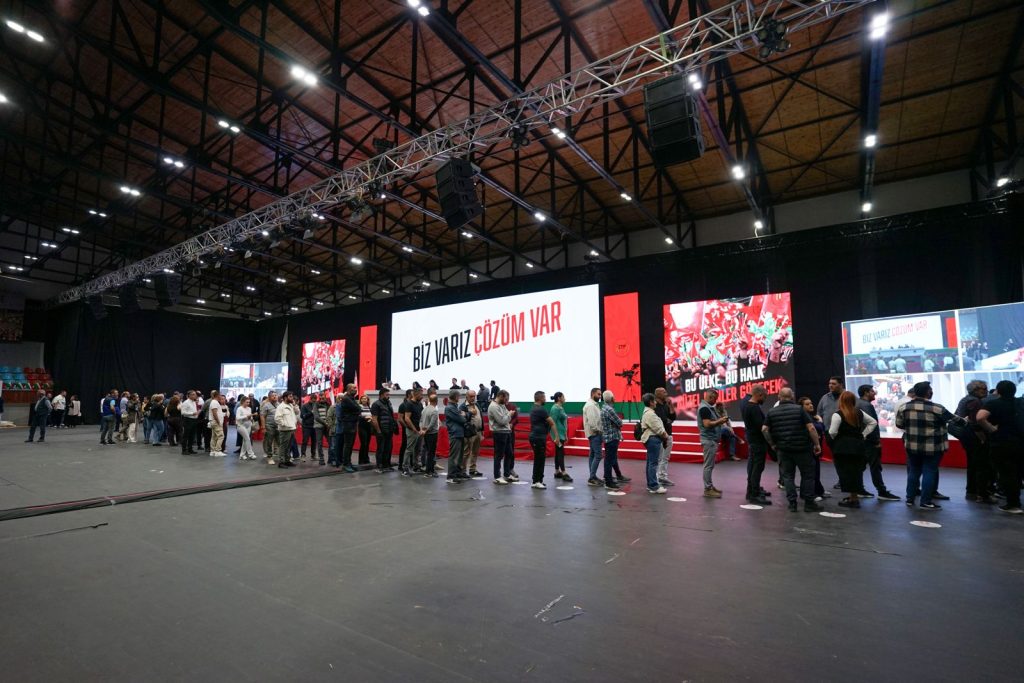 CTP Kurultayında oy verme süresi 21.30’a kadar uzatıldı