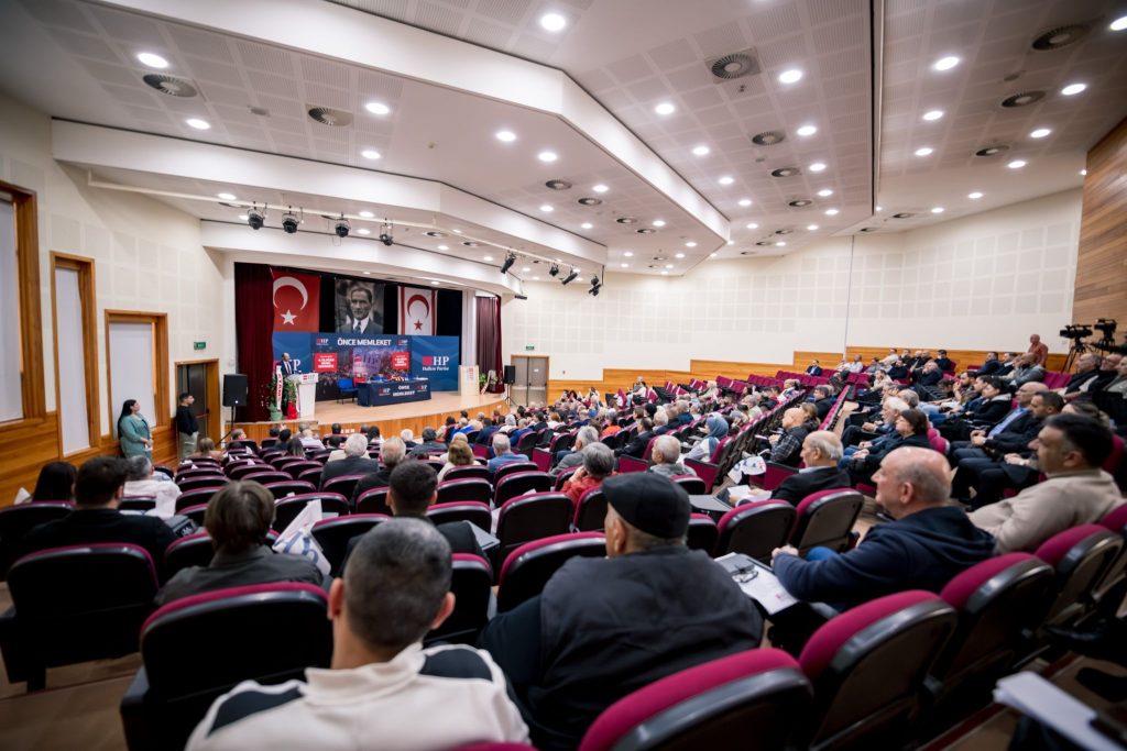 Halkın Partisi 4. Olağan Kongresi yapıldı… Başkan yeniden Özersay