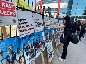 İsias Otel’in yıkılmasında kusuru bulunan altı kamu görevlisinin yargılanacağı dava  başladı