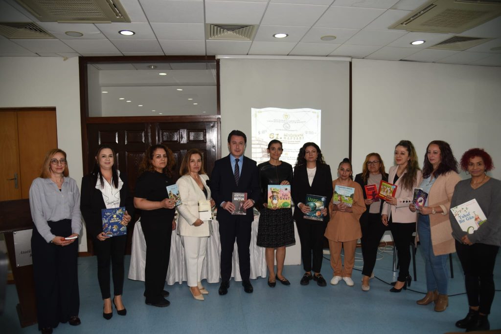 İş Bankası halk kütüphanelerine 1000 kitap bağışladı