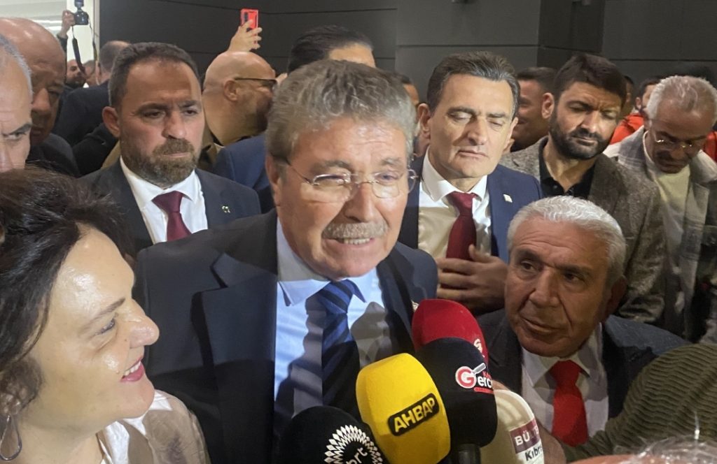 Başbakan Üstel ülkeye döndü: “Kıbrıs Türk halkının tarihini bilmeyen bu memur arkadaşın bize özür borcu var”