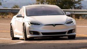 Uygun fiyatlı Tesla modeli yine ertelendi!