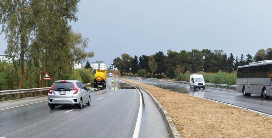Polis, Gazimağusa-Lefkoşa anayolunda su birikintilerine karşı uyardı