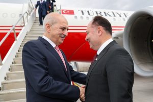 Öztürkler, TBMM Başkanı Numan Kurtulmuş ve beraberindeki milletvekillerini havaalanında karşıladı