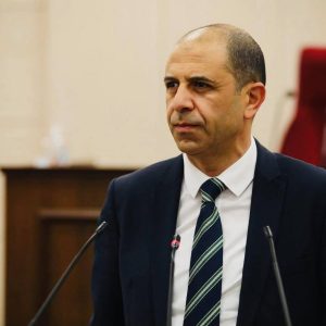 HP billboardlara zarar verilmesiyle ilgili polise şikayette bulundu