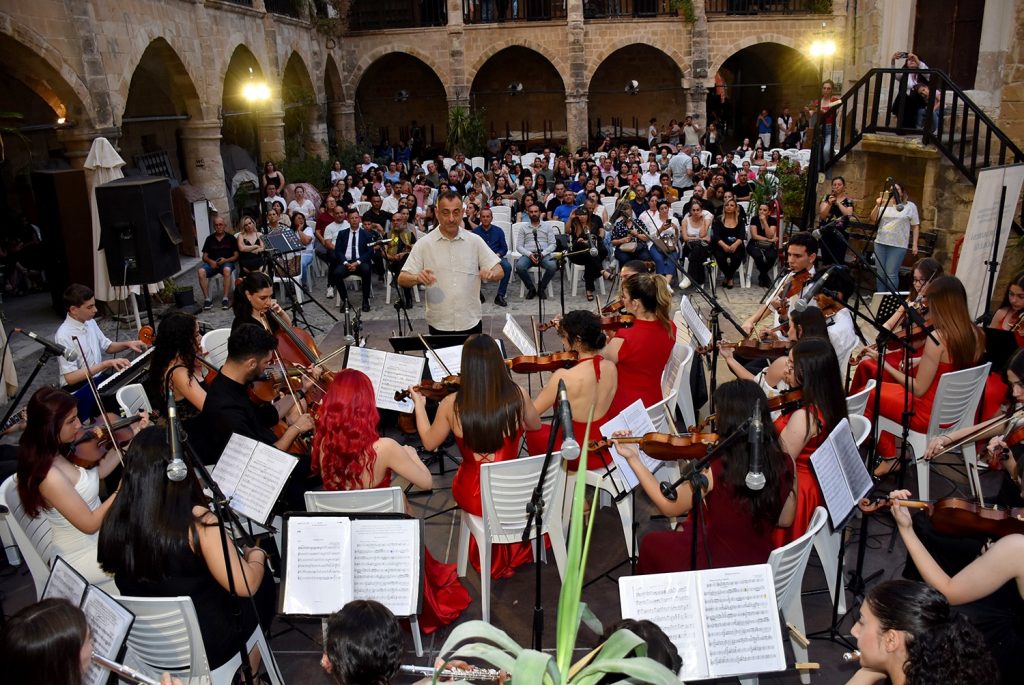 “Atatürk’le Yeniden Doğmak 2. Gençlik Konseri” Büyük Han’da gerçekleştirildi