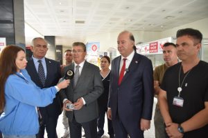 Başbakan Üstel otobüs kazasında yaralanan öğrencileri Gazimağusa Hastanesi’nde ziyaret etti: “Allah bize bağışladı, sağlık durumları iyi”