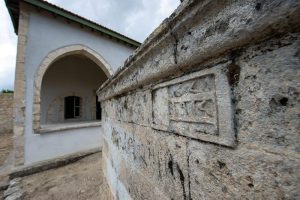 Kültürel Miras Teknik Komitesi, Baf bölgesinde bulunan Tera (Çakırlar) köyündeki tarihi caminin koruma çalışmasını tamamladı