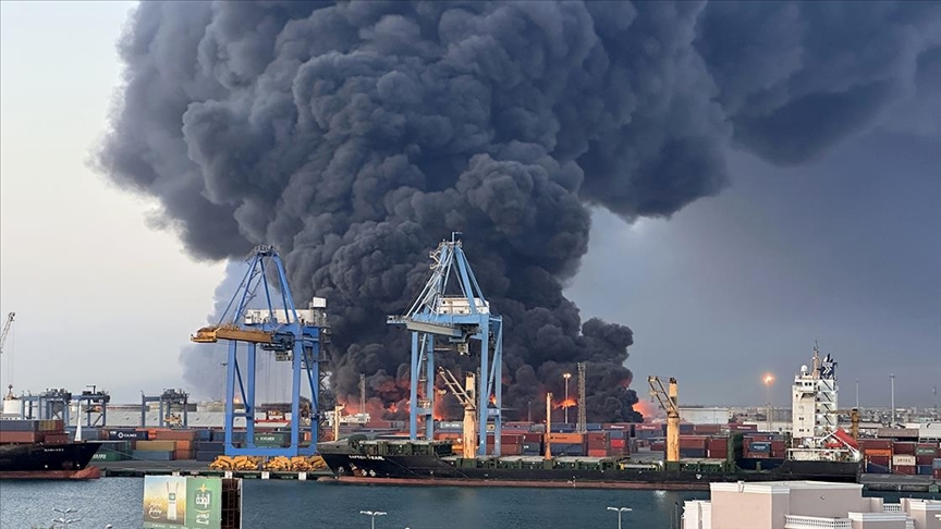 Sudan’ın Port Sudan kentinde patlama ve yangınlar meydana geldi