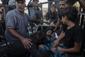 İsrail’in Gazze’ye saldırılarında, yardım bekleyenlerin de bulunduğu 35 kişi hayatını kaybetti