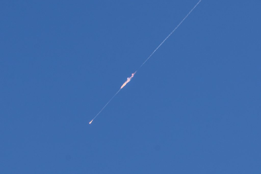 İran’dan İsrail’e yaklaşık 30 füzeyle düzenlenen misillemede bazı noktaların isabet aldığı bildirildi