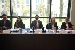 Tapu ve Kadastro Dairesi ile Yataklı Tedavi Kurumları Dairesi yasa tasarılarına komiteden onay…