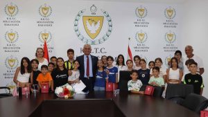 Bakan Çavuşoğlu, Dört İşlem Eğitim Merkezi öğrenci ve öğretmenlerini kabul etti