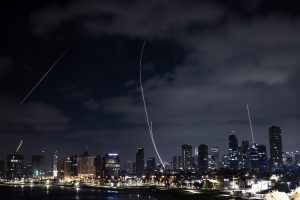 İran, ABD’nin İsrail’in saldırılarında yer alması halinde yanıt vereceklerini bildirdi