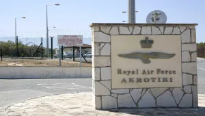 Güney’de İngiliz üslerine yönelik casusluk ve terör şüphesi: İran bağlantılı İngiliz vatandaşı tutuklandı