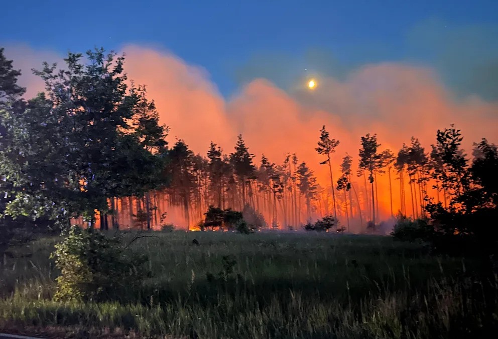Almanya’da çıkan iki büyük orman yangını devam ediyor