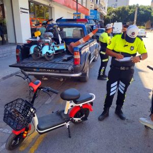 Polis, elektrikli scooterlar ile ilgili kuralları hatırlattı, uyarılarda bulundu