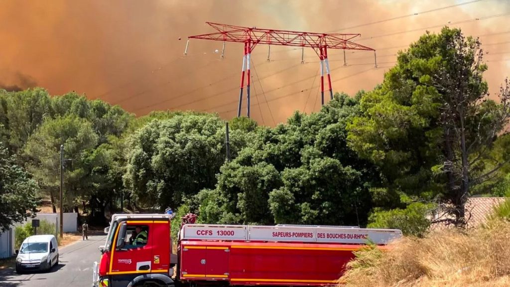 Fransa’nın güneyinde çıkan yangın nedeniyle Marsilya’daki havalimanı kapatıldı