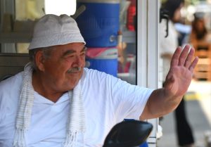 Kıbrıs kültürünün temsilcilerinden, Lefkoşa’nın simgelerinden biri; Hakan Aşık…