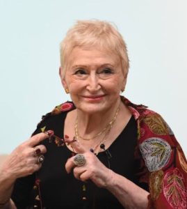 Yazar Pınar Kür hayatını kaybetti