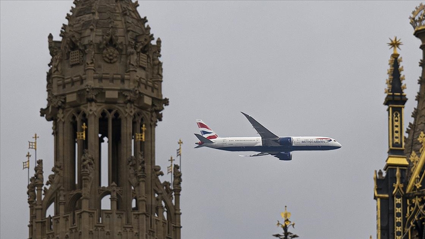 İngiltere’de gidiş yönlü uçuşlarda teknik arıza kaynaklı aksaklık yaşanıyor