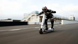 Bu elektrikli scooter 160 km/s hıza ulaşabilir