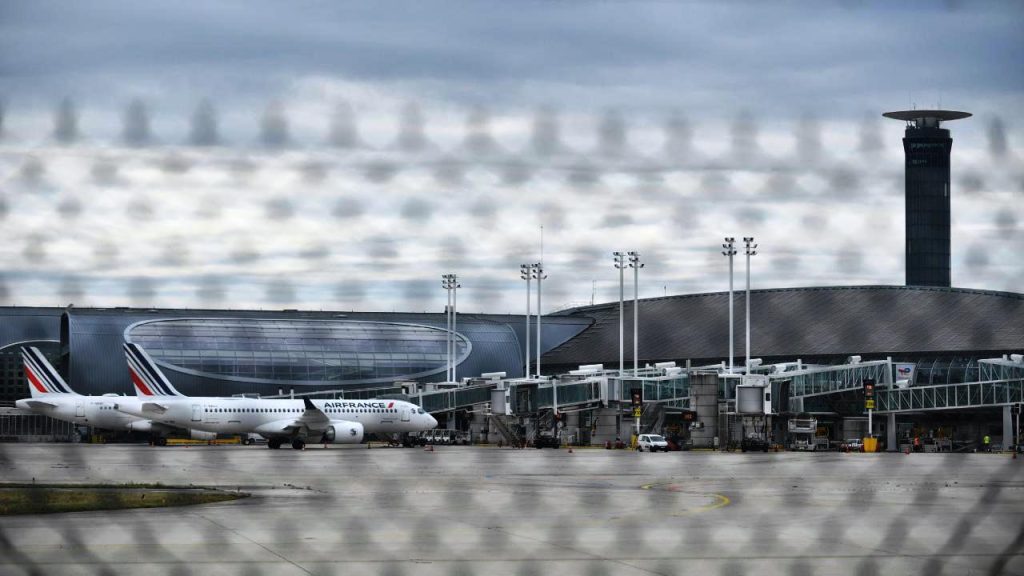 Fransa’da grev: Paris ve çeşitli şehirlerde bazı uçuşlar iptal edildi