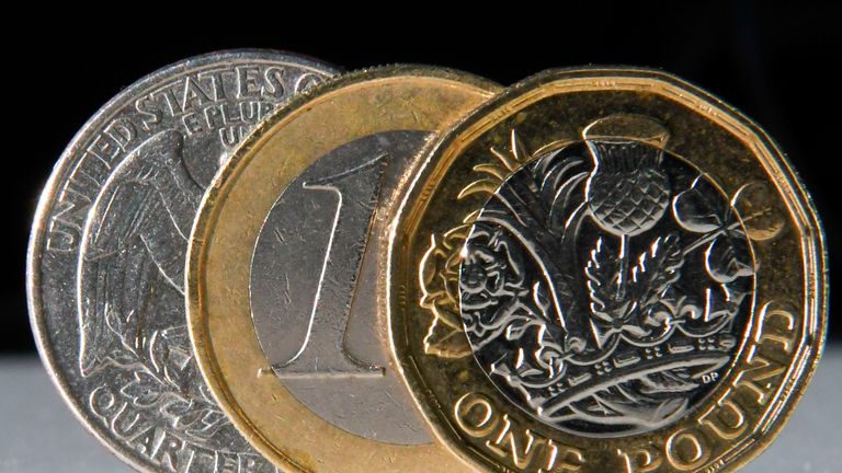 Sterlin 54,55 TL, euro 47,05 TL, dolar 40,15 TL’den işlem görüyor