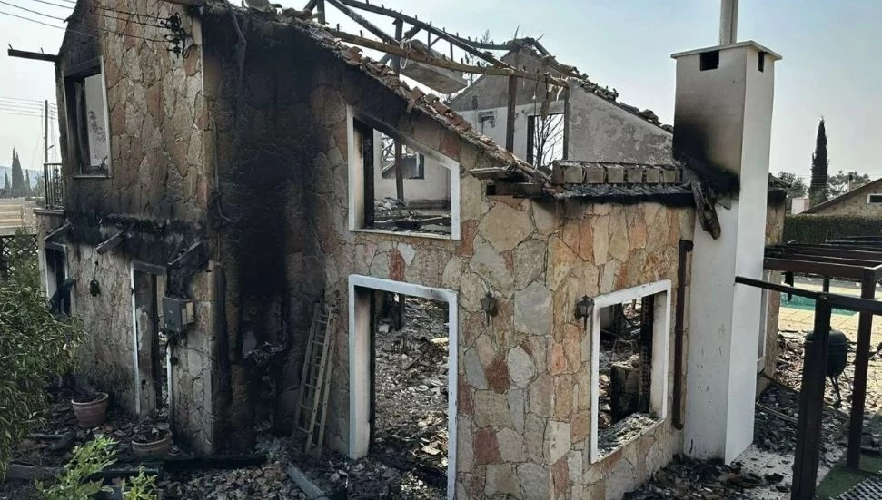 Kıbrıs’ın 1974’ten bu yana en büyük yangını yaşanıyor: 15 köy etkilendi