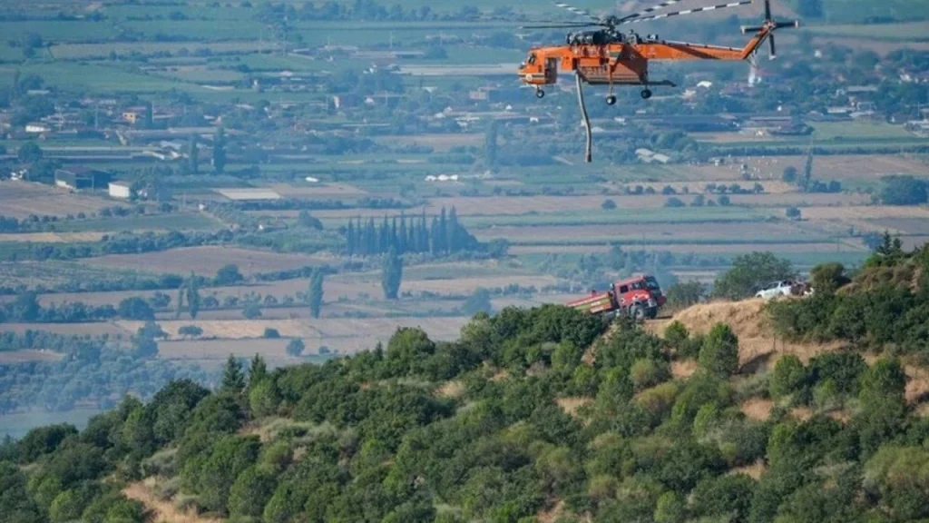 İzmir’in Çeşme, Buca, Ödemiş ilçelerindeki orman yangınları kontrol altına alındı