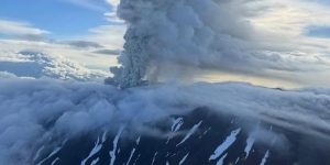 Kamçatka’daki Krasheninnikov Yanardağı  600 yıl sonra ilk kez patladı