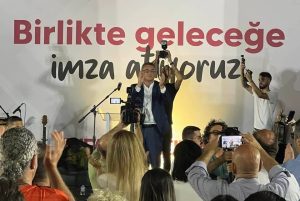 Cumhuriyetçi Türk Partisi, “Birlikte Geleceğe İmza Atıyoruz” sloganıyla Lefkoşa’da etkinlik düzenledi