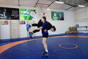 Türk güreşinden KKTC’li kadın güreşçilere destek