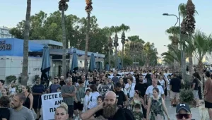 Limasol yangını için ilk protesto yürüyüşü Limasol’da düzenlendi: Binler sokağa indi
