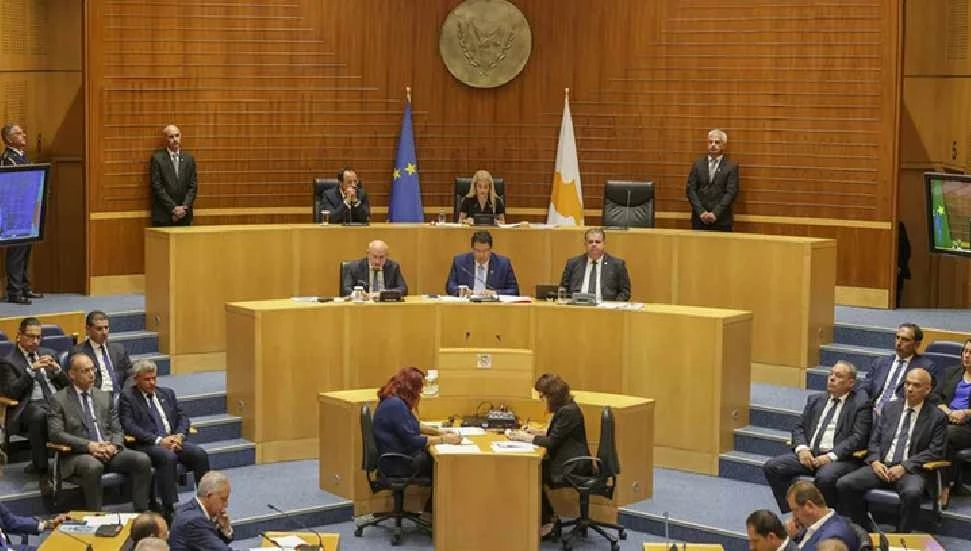 Rum Meclisi, “Göçmenlerin” TMK’ya başvurmasını engellemek için fon kurmayı hedefliyor