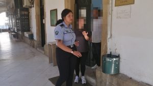 Havalimanında Suçüstü: Güzellik Ürünleri ve Altınlarla Yakalandılar!